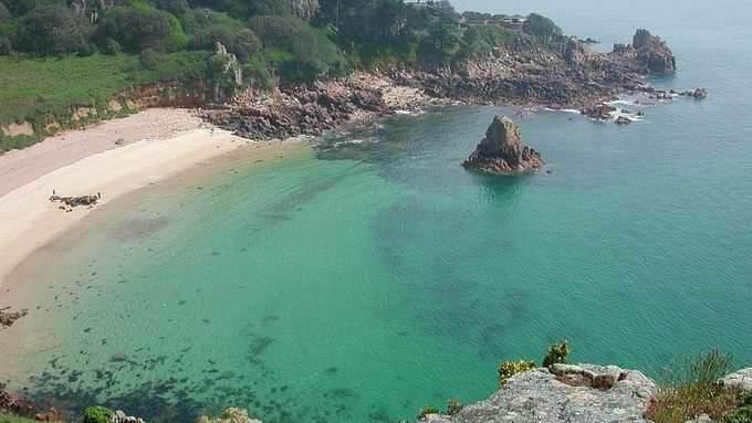 1024px-Small_bay_in_Jersey source wikipedia.jpg